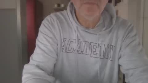 Snapshot of manngrossbite chatting on 01.05.25 manngrossbite online show from 01.05.25