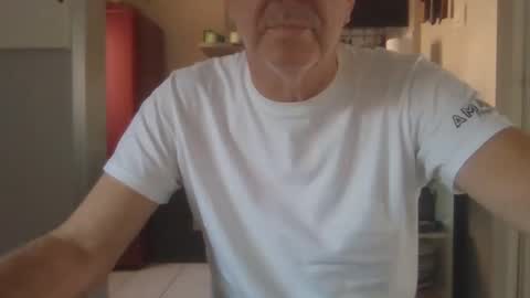 Snapshot of manngrossbite chatting on 02.06.25 manngrossbite online show from 02.06.25