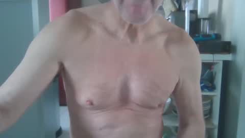 Snapshot of manngrossbite chatting on 02.12.25 manngrossbite online show from 02.12.25