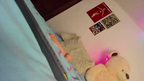 Snapshot of mantis_wine chatting on 02.19.25 MARY online show from 02.19.25