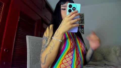 Snapshot of mantis_wine chatting on 12.23.25 MARY online show from 12.23.25