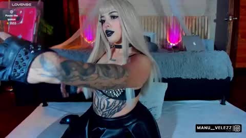 Snapshot of manu_nyx chatting on 11.26.25 manu velezz Help me to get to 100 thumbs ups Tip 25tks Rate me online show from 11.26.25