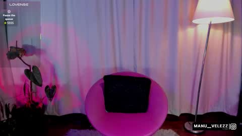 Snapshot of manu_nyx chatting on 01.12.26 manu velezz Help me to get to 100 thumbs ups Tip 25tks Rate me online show from 01.12.26