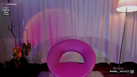 Snapshot of manu_nyx chatting on 02.15.26 manu velezz Help me to get to 100 thumbs ups Tip 25tks Rate me online show from 02.15.26