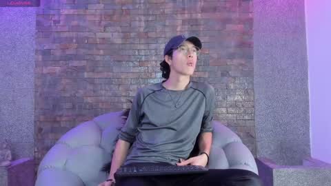 Manuel online show from 01.04.25