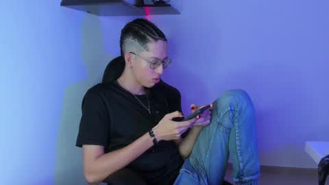 Manuel online show from 01.12.25