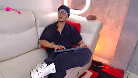 Manuel online show from 03.15.26