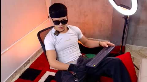 Manuel online show from 03.16.26