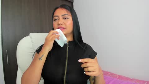 Snapshot of manuela_anderson chatting on 01.05.25 MANUELA online show from 01.05.25