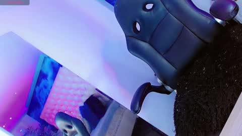 Manuela Kingsley online show from 02.16.25