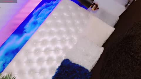 Manuela Kingsley online show from 02.28.25