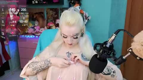 Manuela online show from 02.10.25