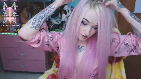 Snapshot of manuela_unicorn chatting on 10.16.25 Manuela online show from 10.16.25