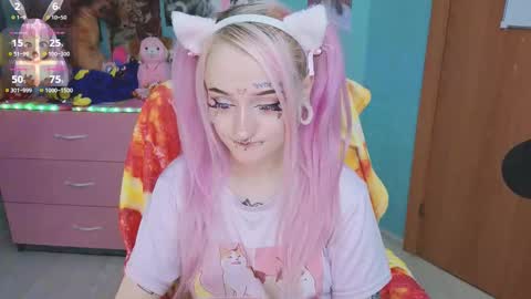 Snapshot of manuela_unicorn chatting on 10.18.25 Manuela online show from 10.18.25