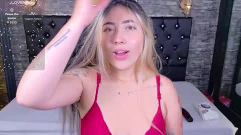 Snapshot of manuelaveelez chatting on 11.27.25 Manuela online show from 11.27.25