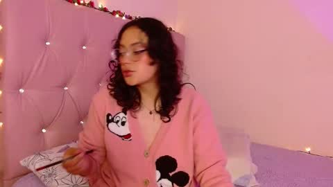 Snapshot of manumeow_ chatting on 03.09.25 Manu online show from 03.09.25