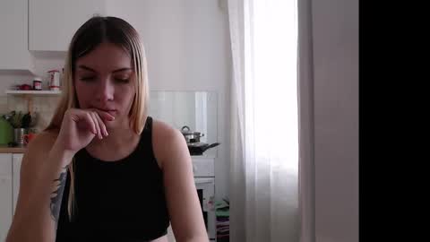 Snapshot of manyamania chatting on 12.03.25 Prosto Maria online show from 12.03.25