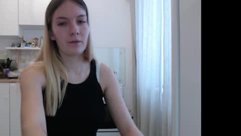 Snapshot of manyamania chatting on 12.22.25 Prosto Maria online show from 12.22.25