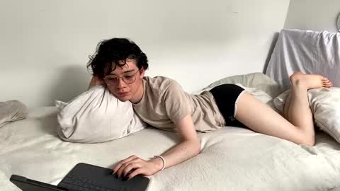 Snapshot of maplefroggy chatting on 01.09.25 Maple online show from 01.09.25