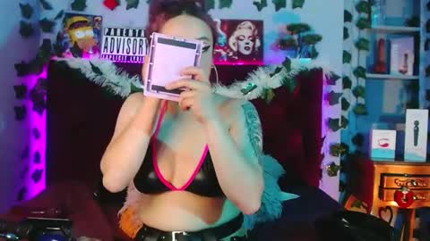 Maria Paula online show from 03.11.25