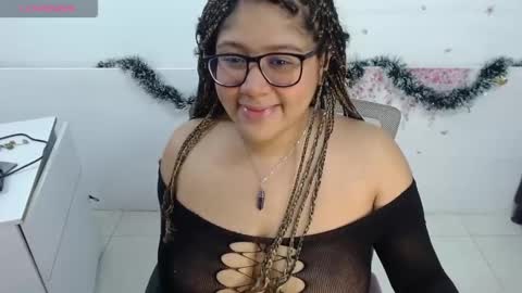 Snapshot of marasilk chatting on 12.19.25 Mara Silk online show from 12.19.25