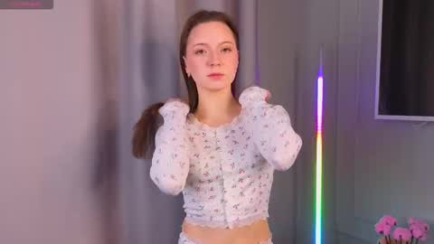 Snapshot of maravilllaa chatting on 12.17.25 Mary online show from 12.17.25