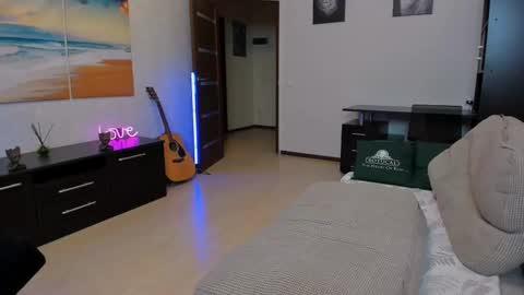 Snapshot of marc105100 chatting on 02.10.25 alex marvelxx online show from 02.10.25