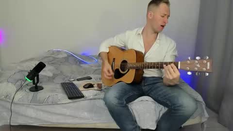 Snapshot of marc105100 chatting on 10.31.25 alex marvelxx online show from 10.31.25