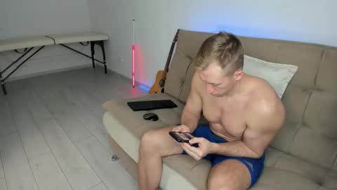 Snapshot of marc105100 chatting on 11.05.25 alex marvelxx online show from 11.05.25