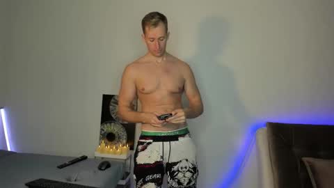 Snapshot of marc105100 chatting on 11.08.25 alex marvelxx online show from 11.08.25