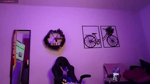 Snapshot of marce_hill chatting on 10.21.25 MARCE AND ..... online show from 10.21.25