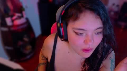 Snapshot of marcela2101s chatting on 10.21.25 marcela2101s online show from 10.21.25