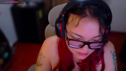 Snapshot of marcela2101s chatting on 11.30.25 marcela2101s online show from 11.30.25