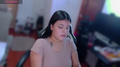 Snapshot of marcela2101s chatting on 12.01.25 marcela2101s online show from 12.01.25