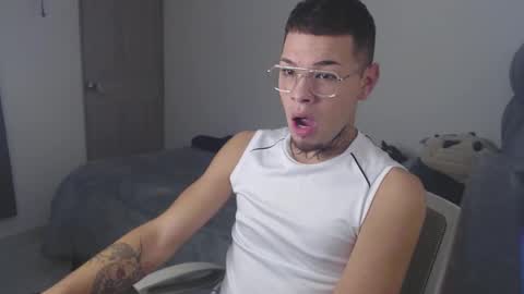 Snapshot of marcelo_m1lk chatting on 09.17.25 marcelo_m1lk online show from 09.17.25