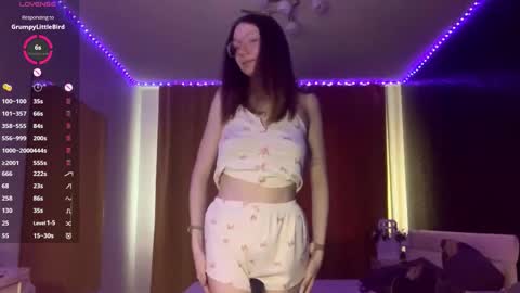 Snapshot of marciecommon chatting on 11.11.25 Alisa online show from 11.11.25