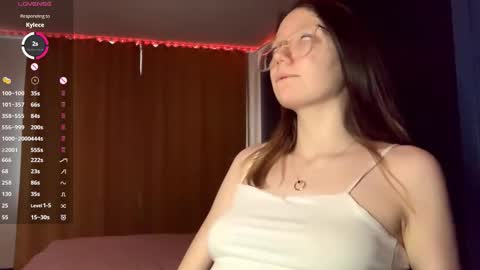 Snapshot of marciecommon chatting on 11.18.25 Alisa online show from 11.18.25