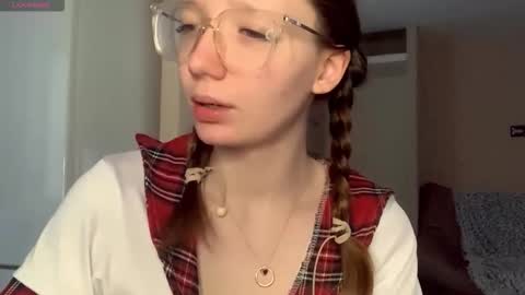 Snapshot of marciecommon chatting on 11.29.25 Alisa online show from 11.29.25