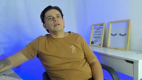 Snapshot of marcoss_rivera chatting on 10.31.25 marcoss online show from 10.31.25