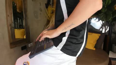 Snapshot of marcovitto chatting on 11.21.25 marcovitto online show from 11.21.25