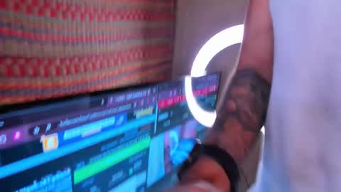 Snapshot of marcovitto chatting on 11.22.25 marcovitto online show from 11.22.25