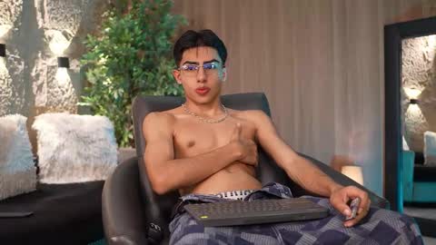 Snapshot of marcoyethan chatting on 11.06.25 Marco and Ethan online show from 11.06.25