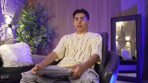 Snapshot of marcoyethan chatting on 11.08.25 Marco and Ethan online show from 11.08.25