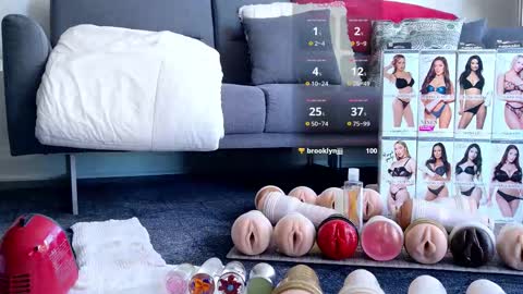 Snapshot of marcsx chatting on 11.15.25 Marc online show from 11.15.25