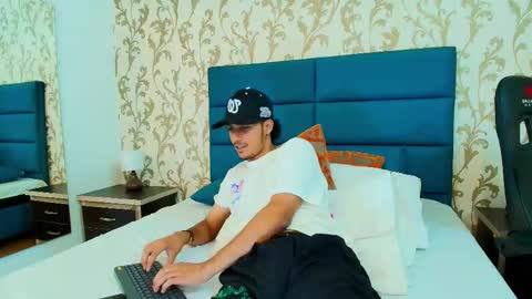 Snapshot of marcus_jeron chatting on 10.03.25 marcus_jeron online show from 10.03.25