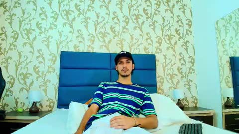 Snapshot of marcus_jeron chatting on 11.15.25 marcus_jeron online show from 11.15.25