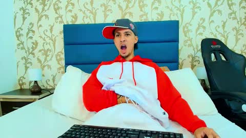 Snapshot of marcus_jeron chatting on 11.25.25 marcus_jeron online show from 11.25.25