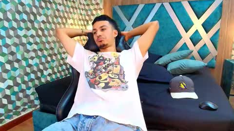 Snapshot of marcus_jeron chatting on 12.15.25 marcus_jeron online show from 12.15.25