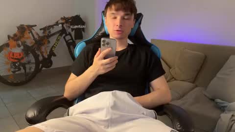 Snapshot of marcussmit chatting on 11.04.25 Marcus online show from 11.04.25