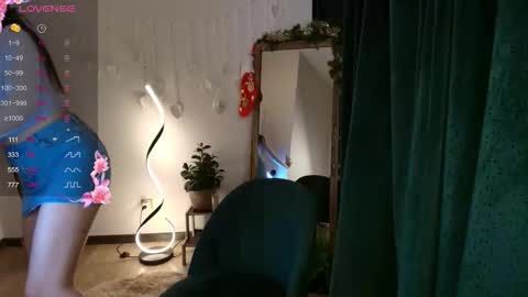 Snapshot of margeritirell chatting on 12.18.25 Margo online show from 12.18.25